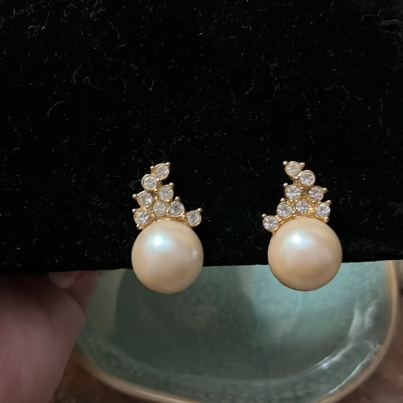 Vintage Pearl and Crystal Sparkling Elegant Clip on  Earrings - Picture 1 of 12